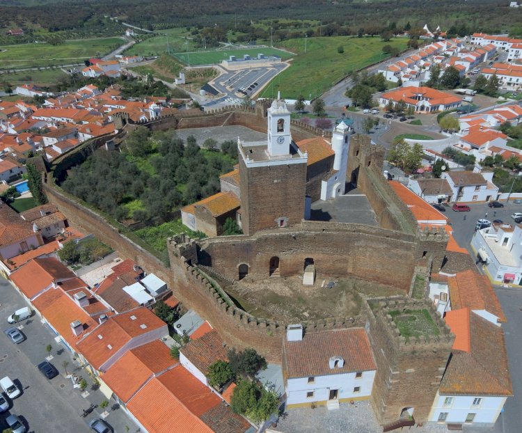 Pelos Trilhos De Portugal Pedra Alcada Alandroal Descla