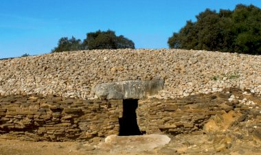 Monumentos megalíticos de Alcalar recebem Oficinas da Pré-História