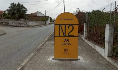75 anos da EN2 celebrados com a colocação de totens em Alcáçovas