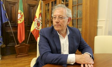 Faleceu Almeida Henriques, presidente da Câmara de Viseu, vítima de Covid-19