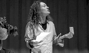 Janaína Leite estreia-se no Teatro Viriato