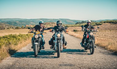 Ingleses, espanhóis e portugueses passeiam de moto clássica pela Região Centro