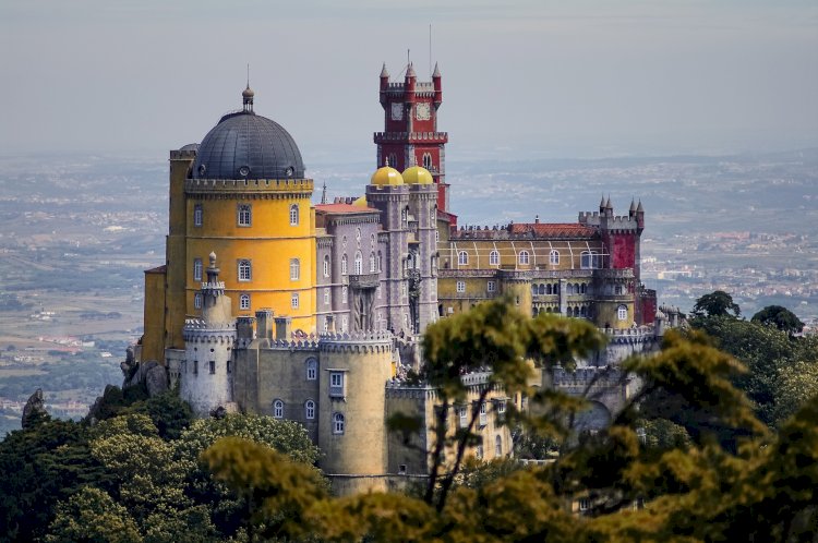 Recolha de fotografias e bilhetes postais ilustrados para conhecer Sintra