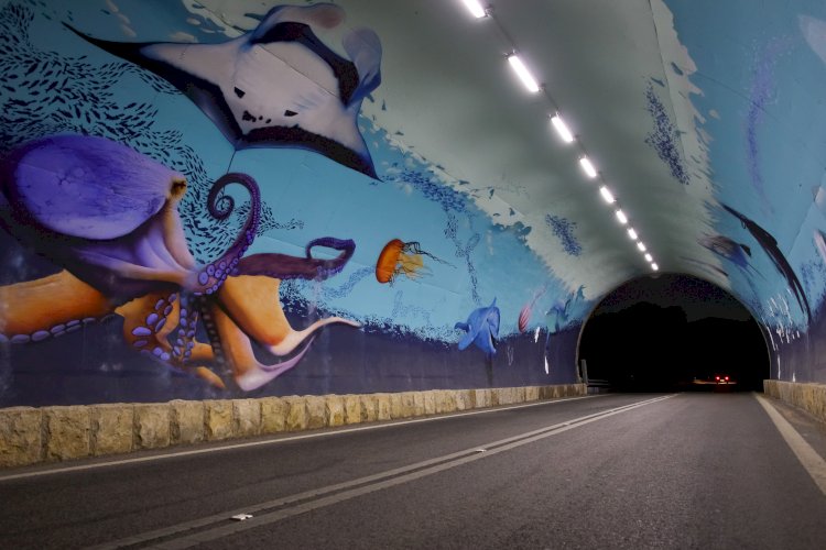 Túnel da Figueirinha com iluminado faz alusão ao mar