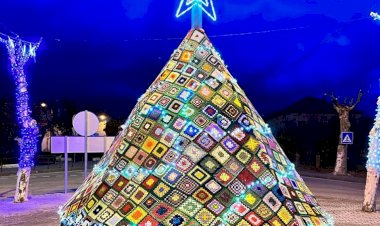 Medelim tem Árvore de Natal feita de croché