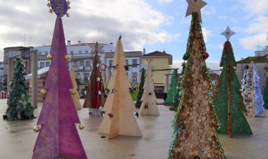 Monção decorada com Árvores de Natal Criadas pelas Colectividades