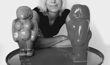 Autora residente no Cadaval expõe trabalhos em escultura, na Biblioteca Municipal