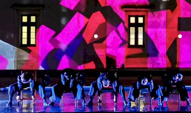 Espectáculo de dança e vídeo mapping na Praça de Santa Maria