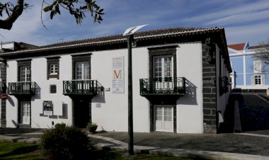 Centro Municipal de Cultura de Ponta Delgada inaugura ‘Histórias Inquietas’ de Bela Branquinho