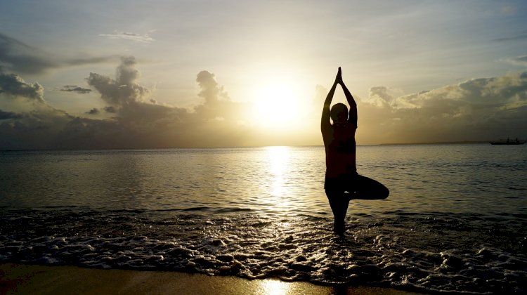 Sintra promove aulas de yoga gratuitas na praia