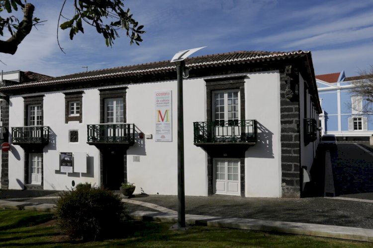 Centro Municipal de Cultura de Ponta Delgada inaugura ‘Histórias Inquietas’ de Bela Branquinho