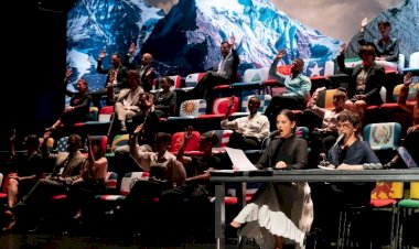 Mala Voadora: uma assembleia em palco sobre direitos humanos