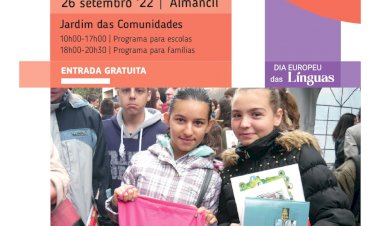 Diversidade linguística celebrada no jardim das comunidades de Almancil