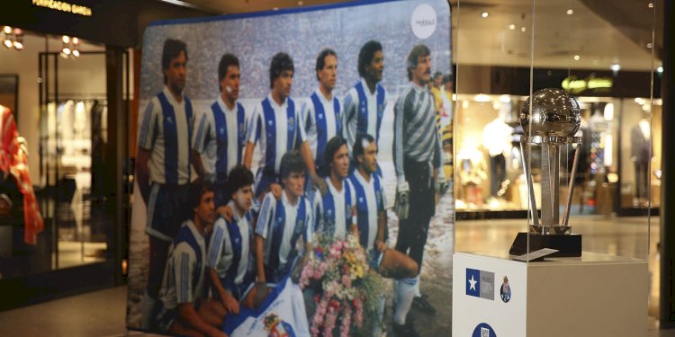 Memórias do FC Porto em visita comentada no Península Boutique Center