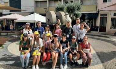 Jovens ucranianos participam durante três semanas num campo de férias em Portimão