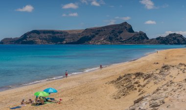 100 anos após o seu nascimento, recordemos Saramago - Praia todo o ano