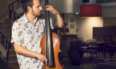 Aníbal Zola apresenta novo videoclipe do tema "Escrever para ti"