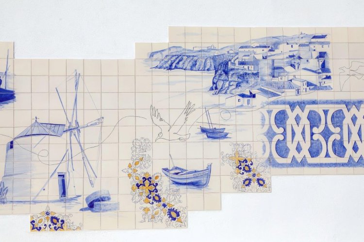 Painel de azulejos valoriza o espaço público e contribui para a preservação da memória colectiva de Albufeira