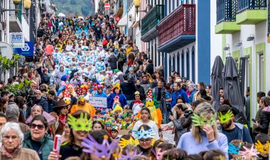 Cerca de 640 crianças celebraram o Carnaval na Praia da Vitória