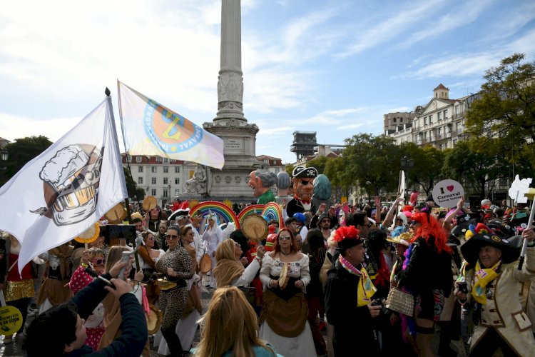 Espontaneidade do Carnaval de Torres Vedras invadiu as ruas de Lisboa