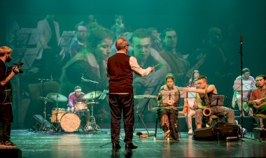 Um "Ensaio de Orquestra" encenado por Tónan Quito reúne um elenco de intérpretes de luxo com músicos do Hot Clube de Portugal