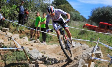 Ricardo Marinheiro e Ana Santos implacáveis em Abrantes