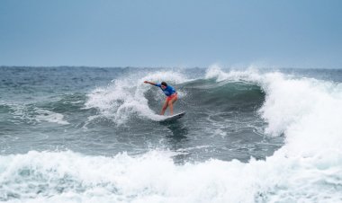 Francisca Veselko e Frederico Morais carregam a bandeira da Selecção no Mundial