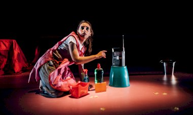 Actriz  Sara Barros Leitão actua no teatro Stephens