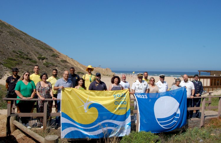 Bandeiras Azuis já estão hasteadas nas praias de Vila do Bispo