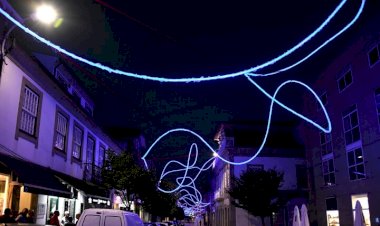 Há arte com história no ar de Famalicão - Instalação artística no centro urbano do concelho para conhecer até Outubro