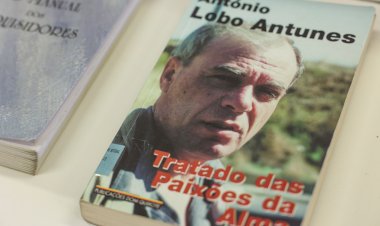 António Lobo Antunes com exposição bibliográfica na Biblioteca