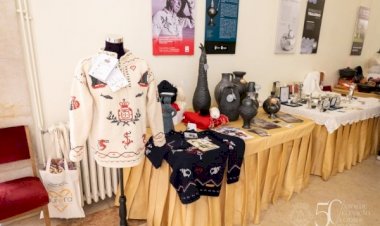Camisola Poveira em exposição na Assembleia da República