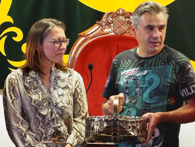 Artesão reinventa cesta de Nandufe e oferece primeiro exemplar à Câmara de Tondela