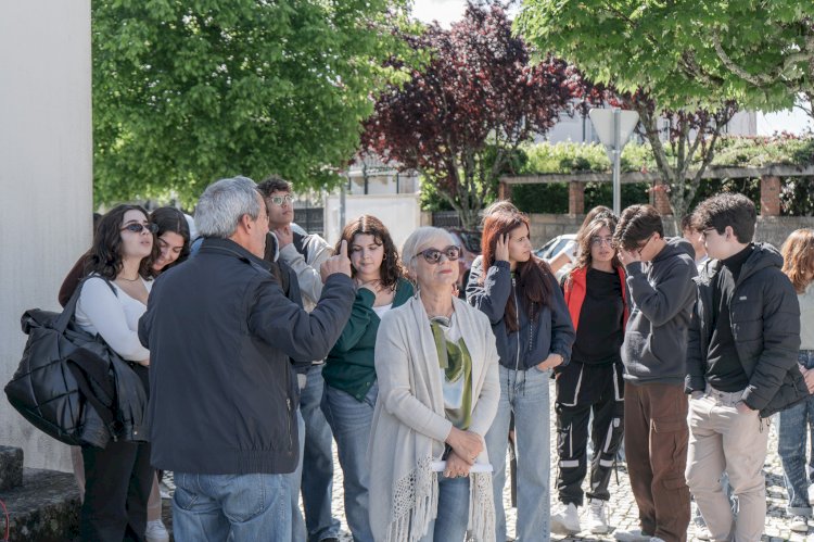 Alunos descobrem património azulejar de Tondela