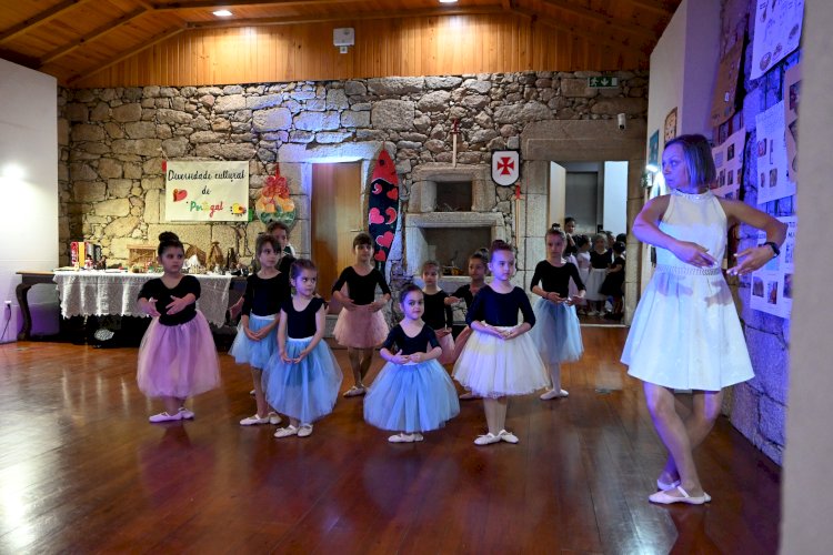 Ballet encanta pais e público na Casa do Paço de Dalvares