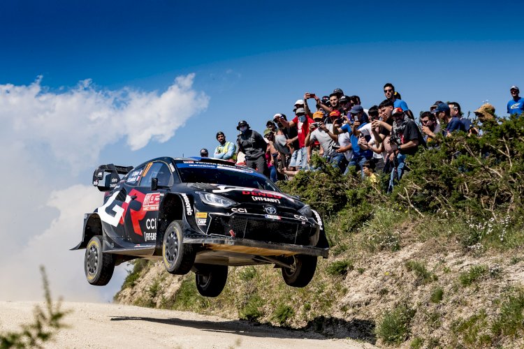 Sébastien Ogier (Toyota) vence Vodafone Rally de Portugal e faz história