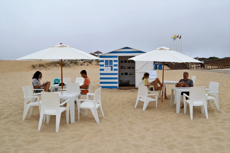 Grândola | Praias de Melides e Carvalhal já têm uma Biblioteca na praia para Leituras à Beira Mar