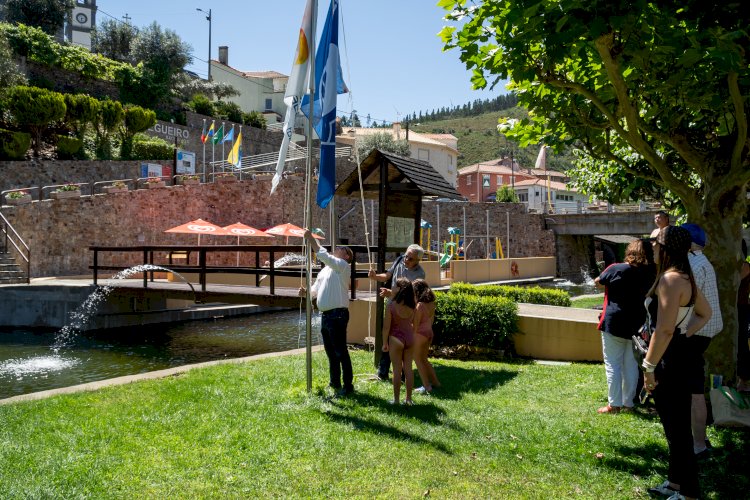 Bandeiras "Azul" e "Acessível" hasteadas na praias fluviais do concelho de Pampilhosa da Serra