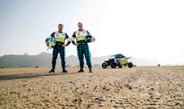 Pilotos do bp Ultimate Adventure Team preparados para o arranque do Dakar 2025