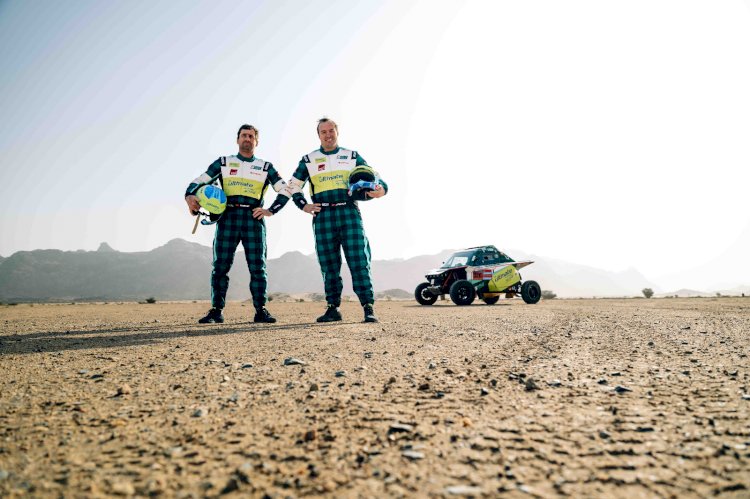 Pilotos do bp Ultimate Adventure Team preparados para o arranque do Dakar 2025