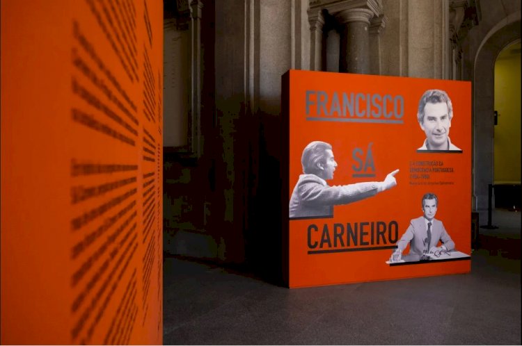 Visita guiada à exposição "Francisco Sá Carneiro e a Construção da Democracia"