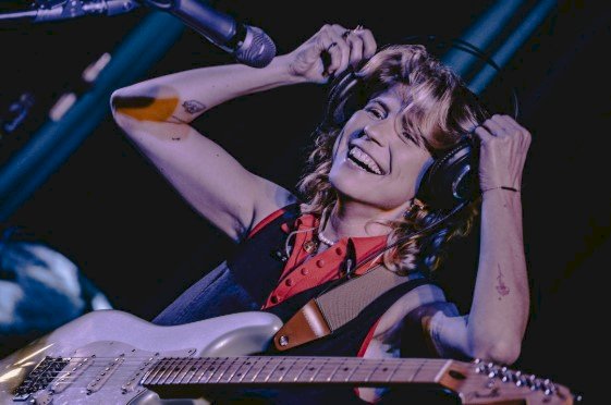 Inês Marques Lucas apresenta single “Saltamos Daqui!”