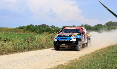 Fernando Barreiros em Isuzu D-Max vitorioso para a Taça do Mundo de Bajas na Italian Baja   