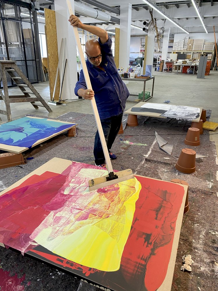 Pinturas e esculturas de Pedro Cabrita Reis na vila medieval de Monsaraz e em Reguengos de Monsaraz