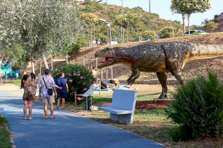 São 14 dinossauros “À Solta” no Parque do Ribeiro de Albufeira