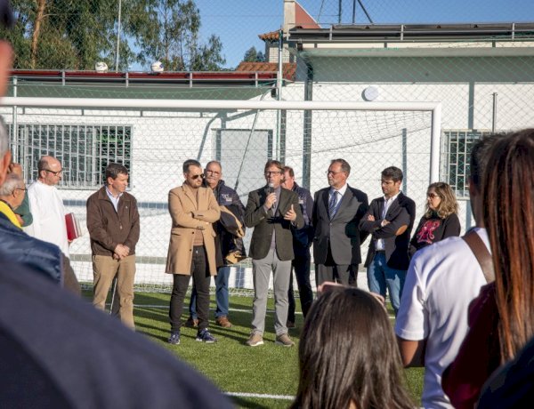 Campo de Jogos da Várzea já tem relvado sintético